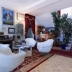 Gloria Apartman *