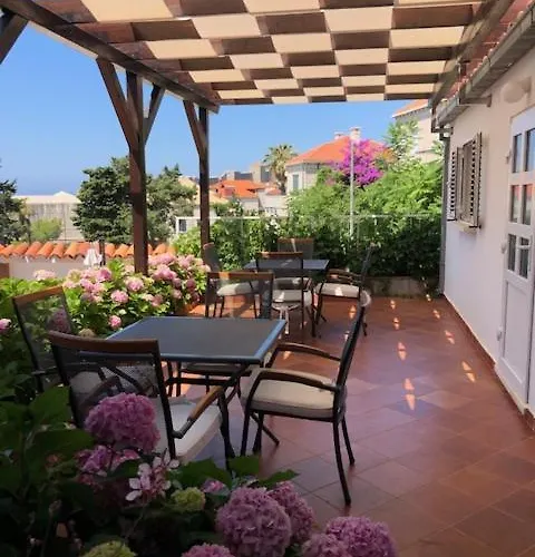 格洛丽亚别墅酒店 *