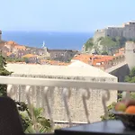 Gloria دوبروفينك